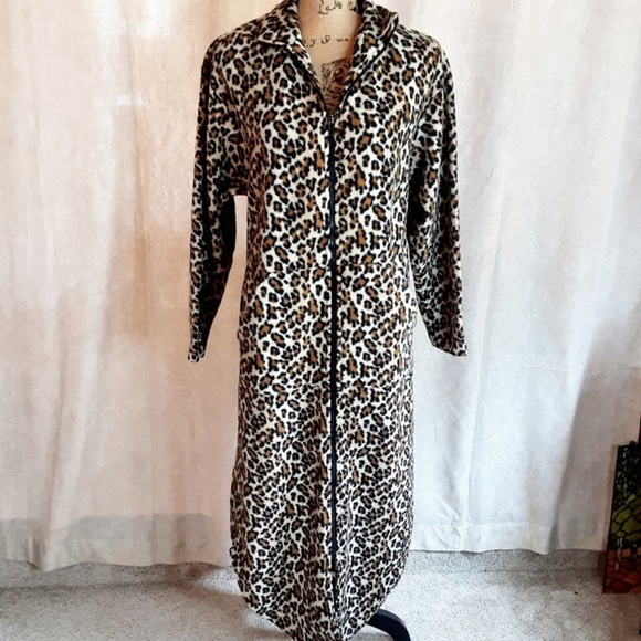 delicates Other - Leopard Print Full Zip Long Cozy Fleece Robe with Pockets Black Brown Tan Size S